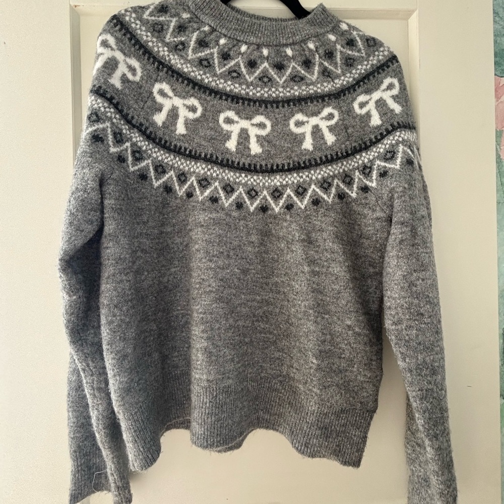 H&M Gray and White Patterned Women's Sweater